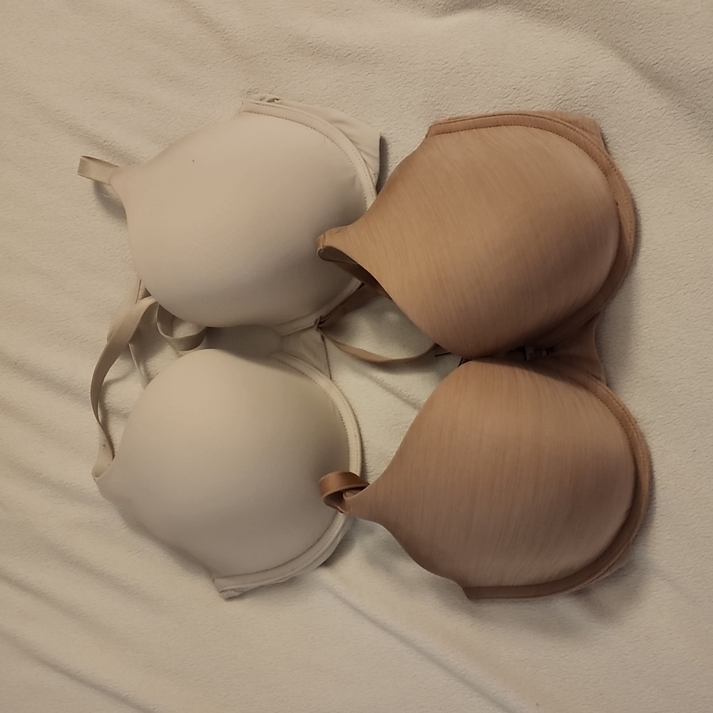 Victoria's secret lot of 2 32DDD bras white and beige